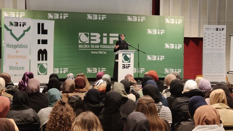 Konuşmacılığını Doç.Dr. Fatma Bayraktar Karahan'ın üstlendiği "Güçlü Şahsiyet Güçlü Aile" seminerimiz gerçekleşti.